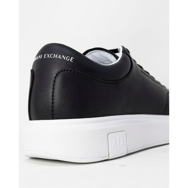 Schwarze Leder-Sneaker mit niedrigem Schaft