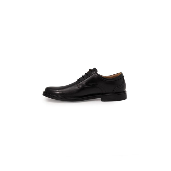 Schwarze Leder-Oxfords und -Derbies