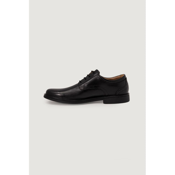 Schwarze Leder-Oxfords und -Derbies