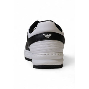Schwarzer und weißer Polyester-Sneaker