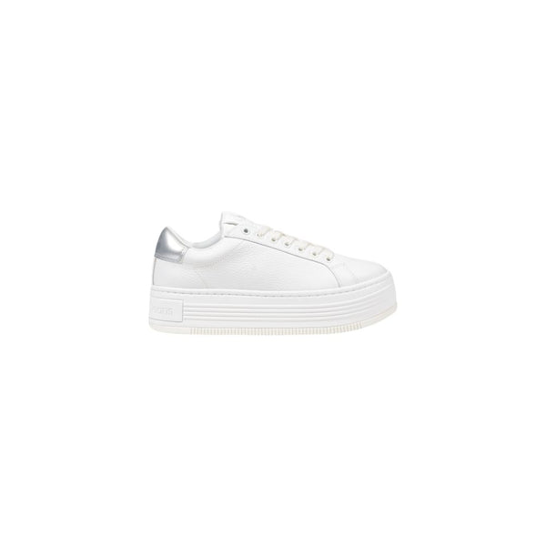 Silberner Leder-Sneaker