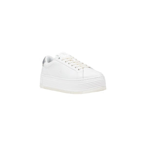 Silberner Leder-Sneaker