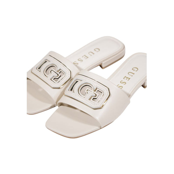 Cremefarbene Leder-Sandale