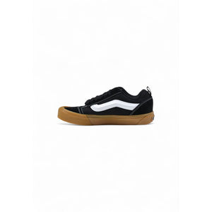 Schwarze Wildleder-Sneaker mit niedrigem Schaft