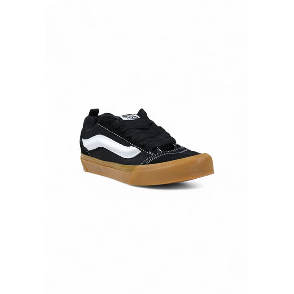 Schwarze Wildleder-Sneaker mit niedrigem Schaft