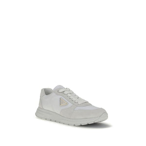Weiße Sneakers aus recyceltem Polyamid