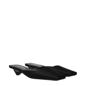 Schwarze Satin-Flachsandalen