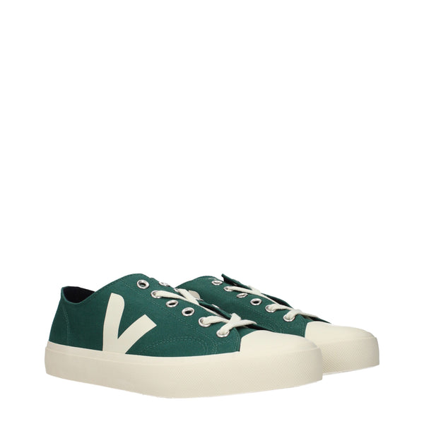 Grüne Stoff-Sneaker mit niedrigem Schaft