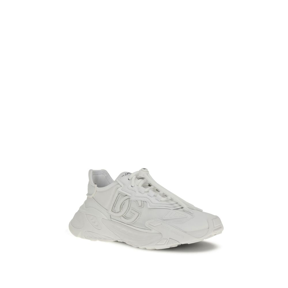 Weiße Polyamid-Sportschuhe