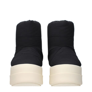 Schwarze Stoffstiefel