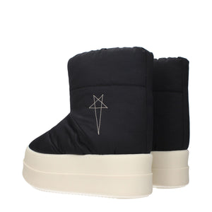Schwarze Stoffstiefel