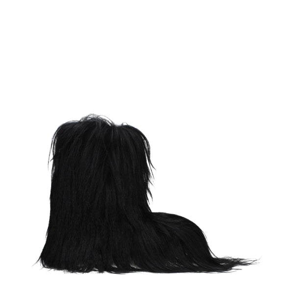 Schwarze Fellstiefel