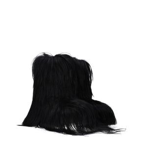 Schwarze Fellstiefel