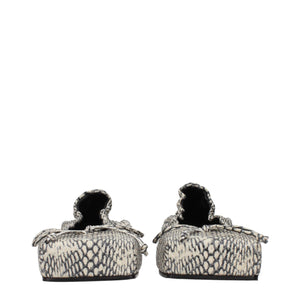 Beigefarbene Leder-Ballett-Flats