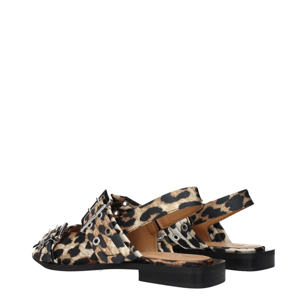 Braune Stoff-Flachsandalen