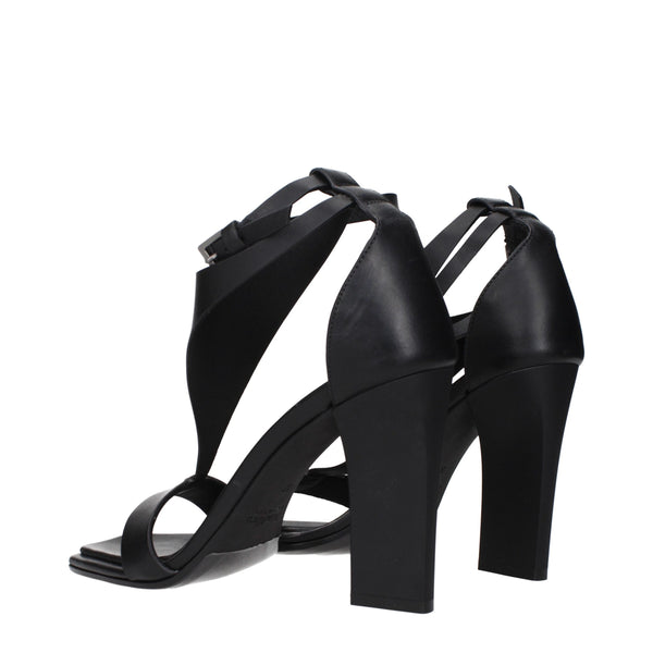 Schwarze Leder-Stilettosandalen