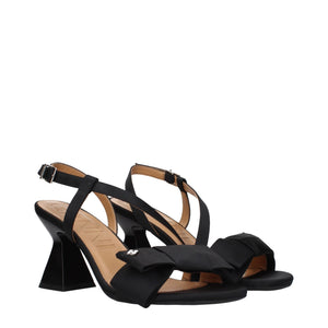 Schwarze Stoff-Stilettos mit Pfennigabsatz