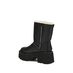 Schwarze Leder-Flachstiefel