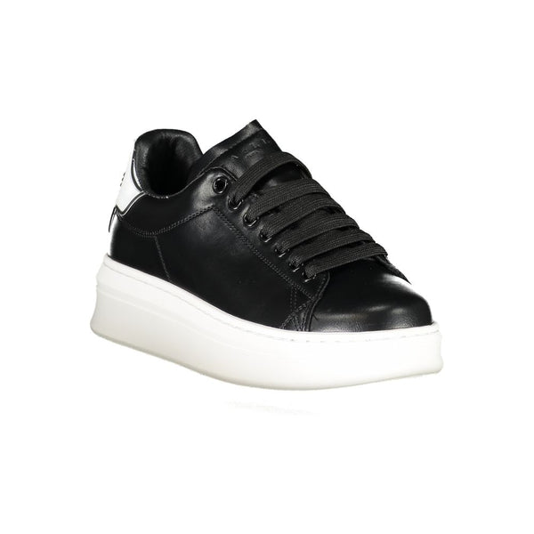 Schwarzer Sneaker aus Polyethylen
