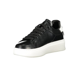 Schwarzer Sneaker aus Polyethylen