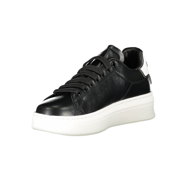Schwarzer Sneaker aus Polyethylen