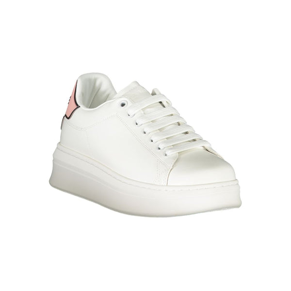 Sneaker aus pinkem Polyethylen