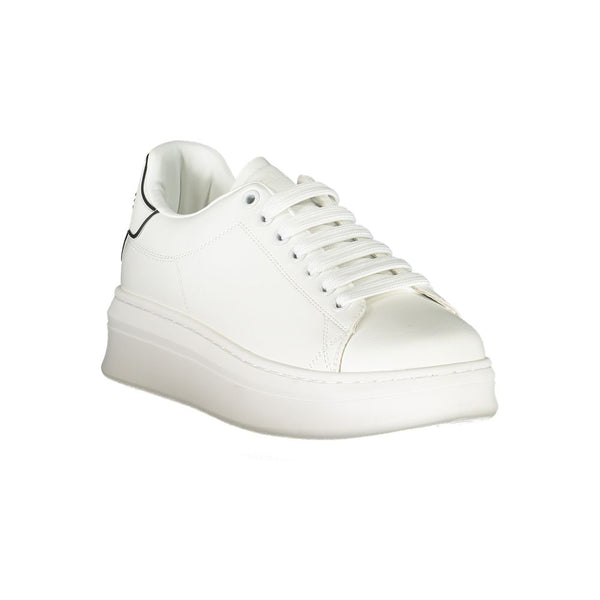 Weißer Sneaker aus Polyethylen
