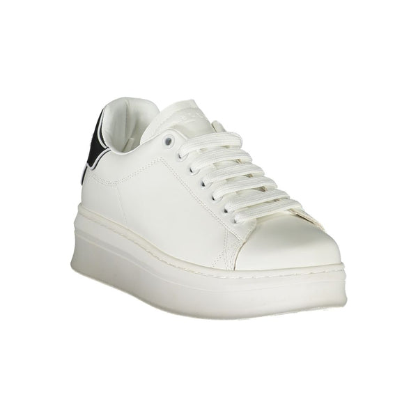 Weißer Sneaker aus Polyethylen