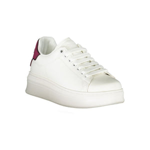 Sneaker aus rotem Polyethylen