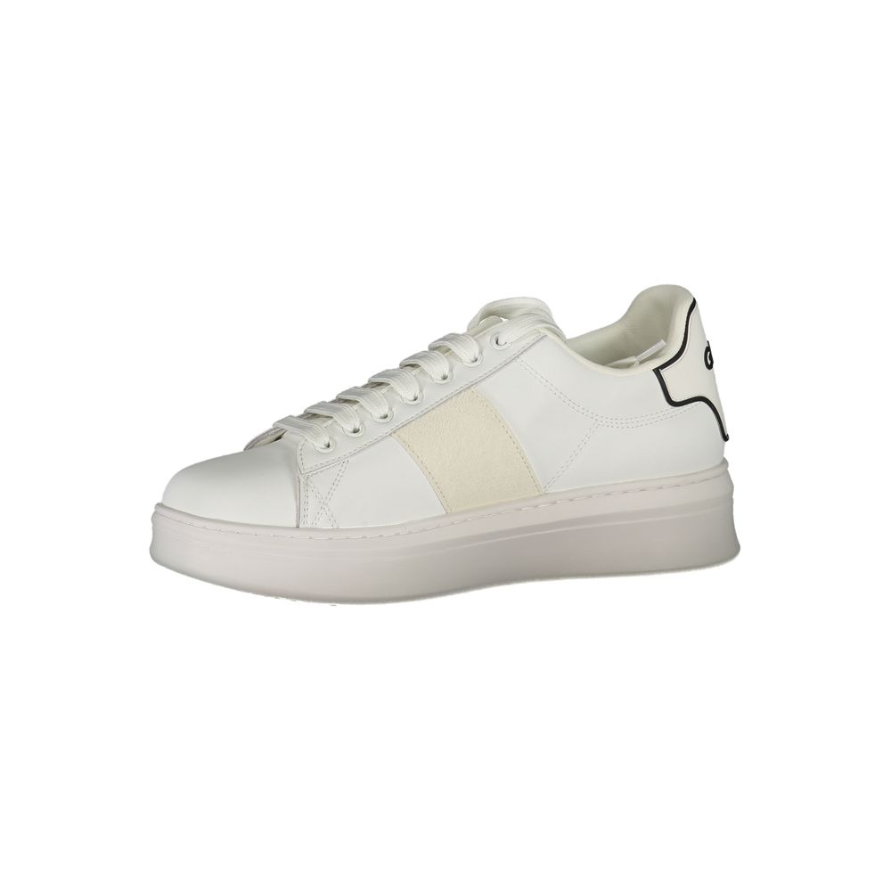 Weißer Sneaker aus Polyethylen
