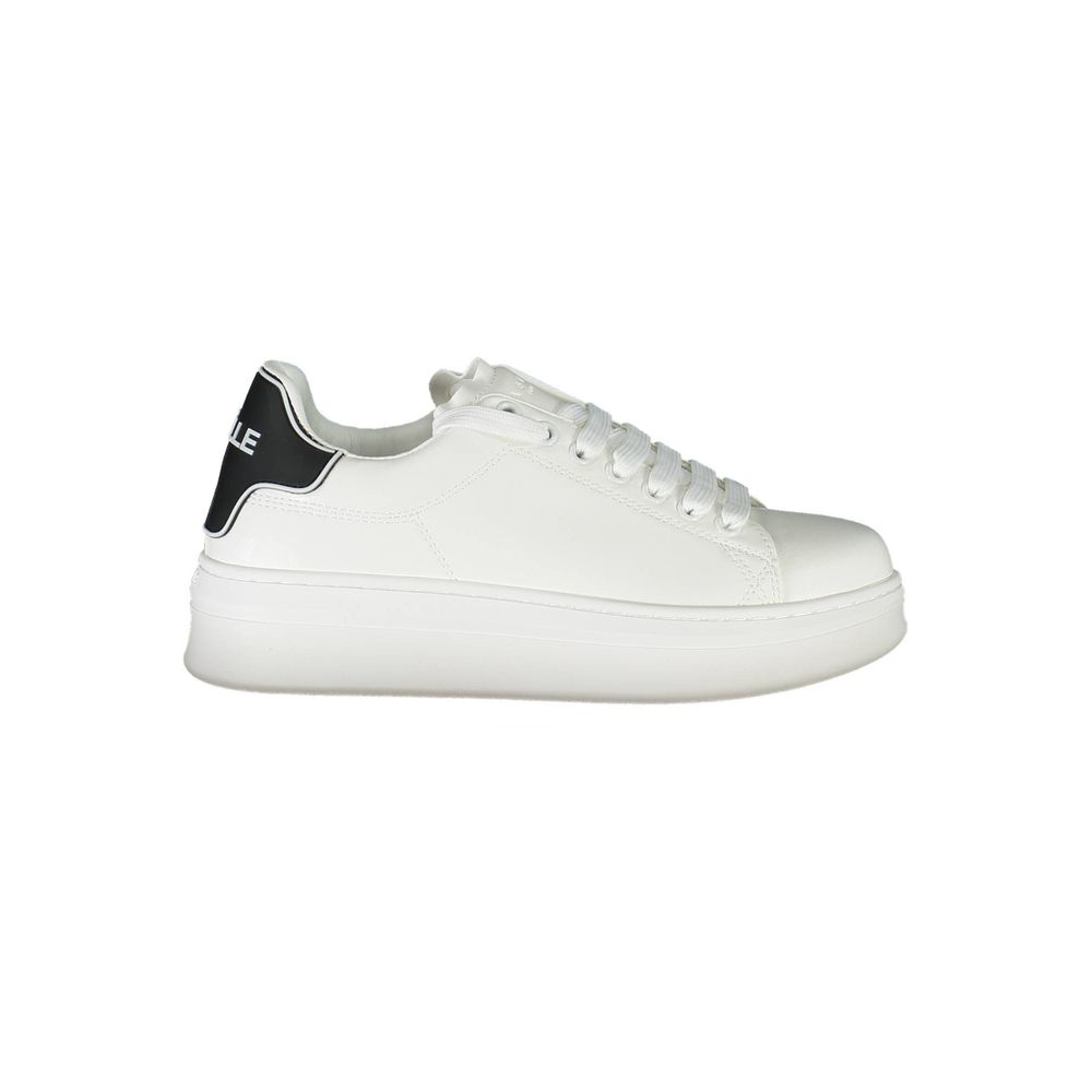 Weißer Polyethylen-Sneaker