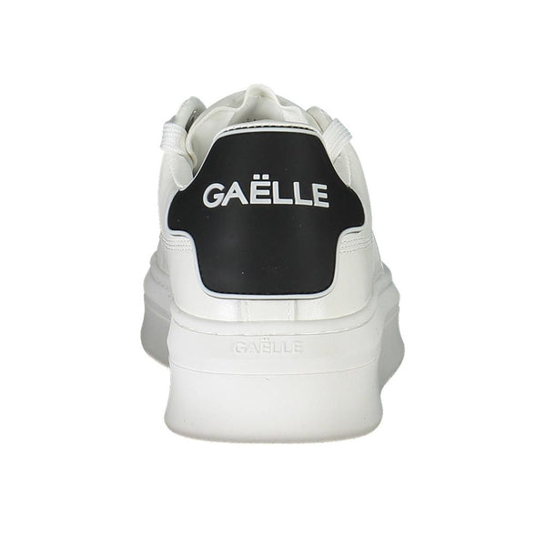 Weißer Polyethylen-Sneaker