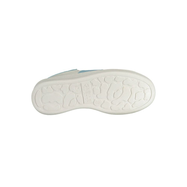 Weißer Polyethylen-Sneaker