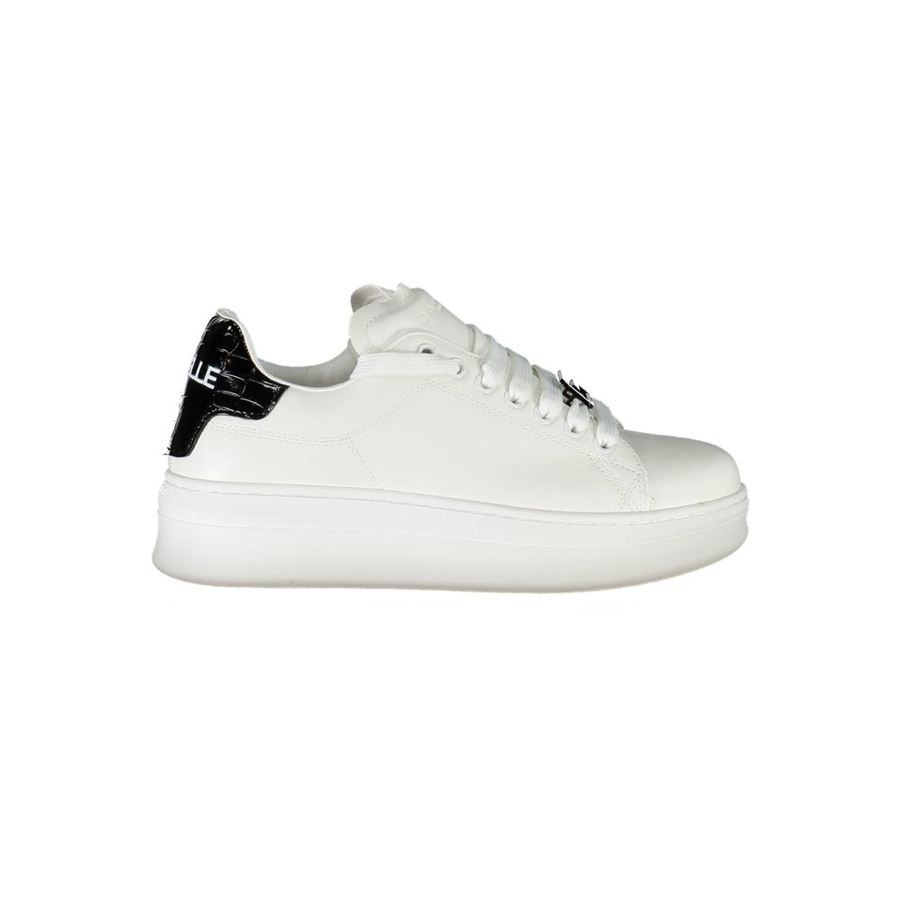 Weißer Polyethylen-Sneaker