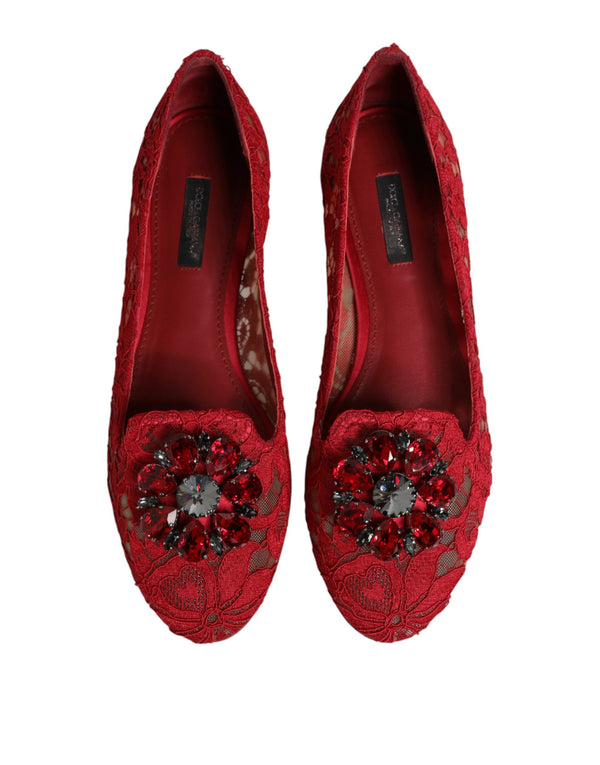 Rote Spitzenschuhe mit Kristallen