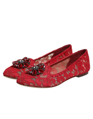 Rote Spitzenschuhe mit Kristallen