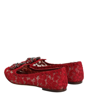 Rote Spitzenschuhe mit Kristallen