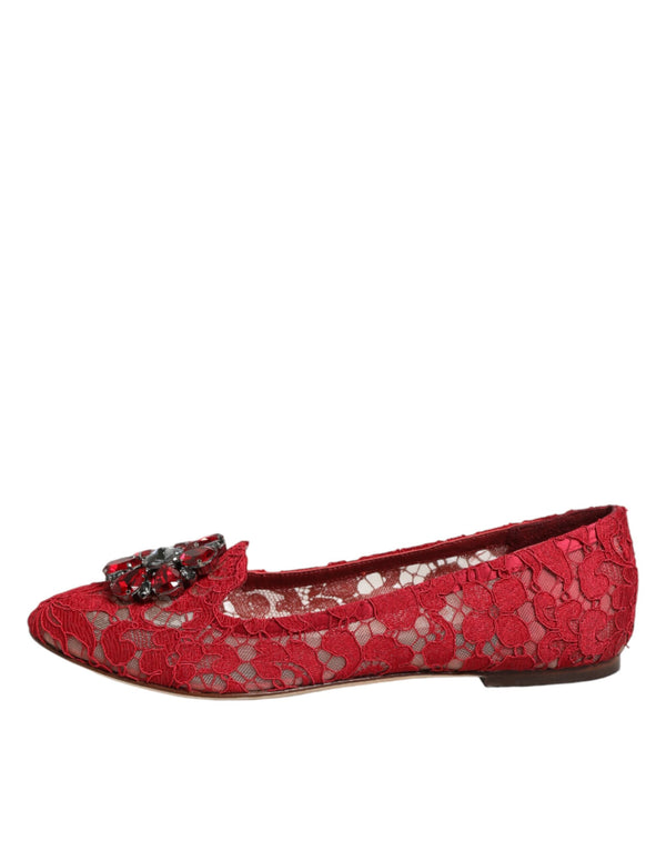 Rote Spitzenschuhe mit Kristallen