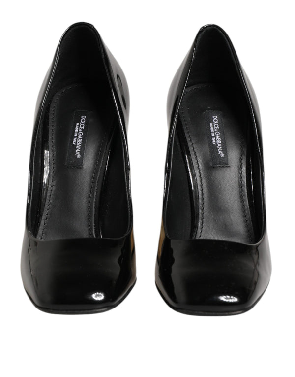 Schwarze Goldfarbene Lackleder-Logo-Pumps