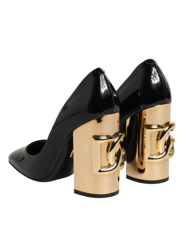 Schwarze Goldfarbene Lackleder-Logo-Pumps