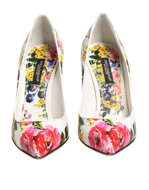 Weiße Leder-High-Heels mit Blumenmuster