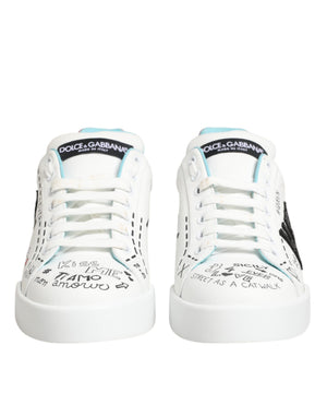 Weiße Leder-Sneaker mit Graffiti-Motiv