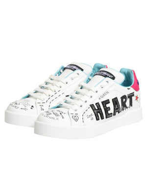 Weiße Leder-Sneaker mit Graffiti-Motiv