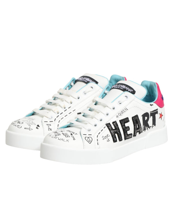 Weiße Leder-Sneaker mit Graffiti-Motiv