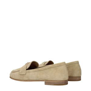 Beigefarbene Wildleder-Slipper