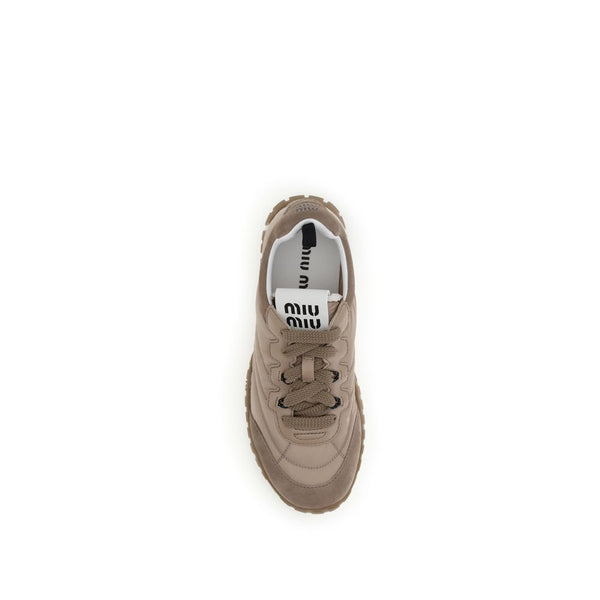 Braune Sneaker aus recyceltem Polyamid