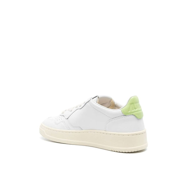 Weiße Leder-Sneakers mit niedrigem Schaft