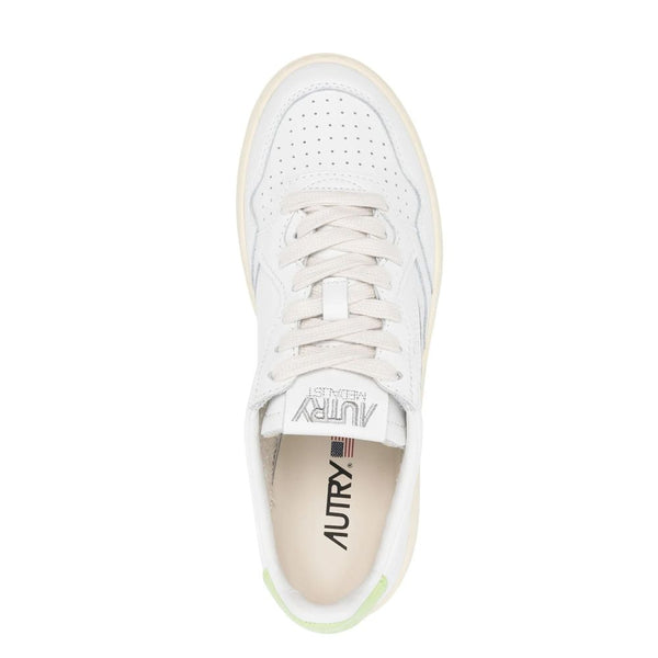 Weiße Leder-Sneakers mit niedrigem Schaft