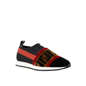Schwarze Stoff-Sneaker