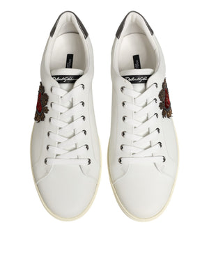 Weiße Leder-Sneaker mit Herz-Verzierung